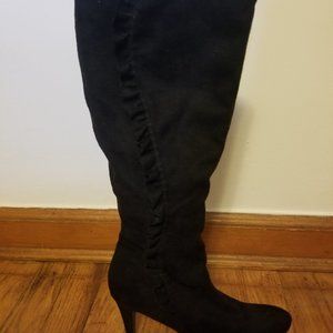 Jaclyn Smith Ruffle Trim Boots | Black | Size 7M